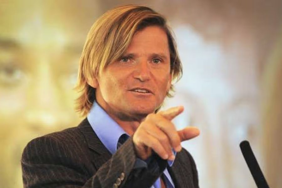 Richard Farleigh speaking at the Royal Academy of Engineering